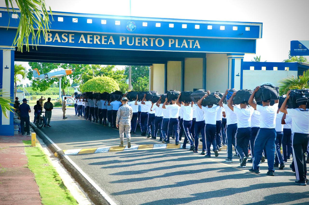 Base Aérea Pueto Plata recibe 150 aspiraantes a conscriptos incuyendo 20 mujeres